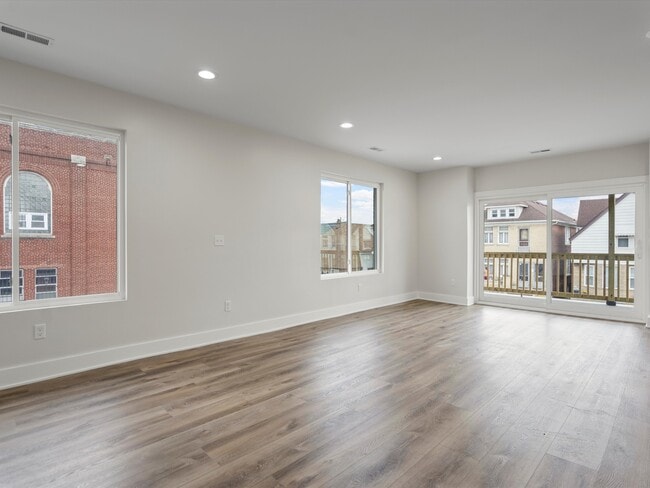 Building Photo - 3041 Holbrook St