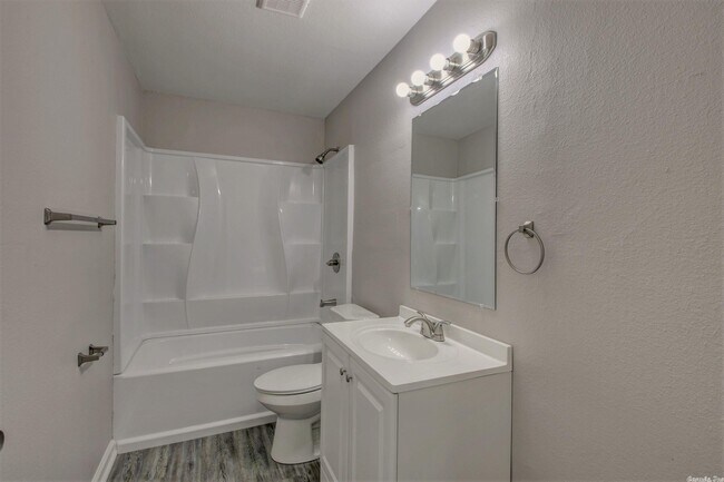 Building Photo - 22 Hiland Pl