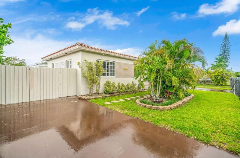 Foto principal - 590 E 19th St