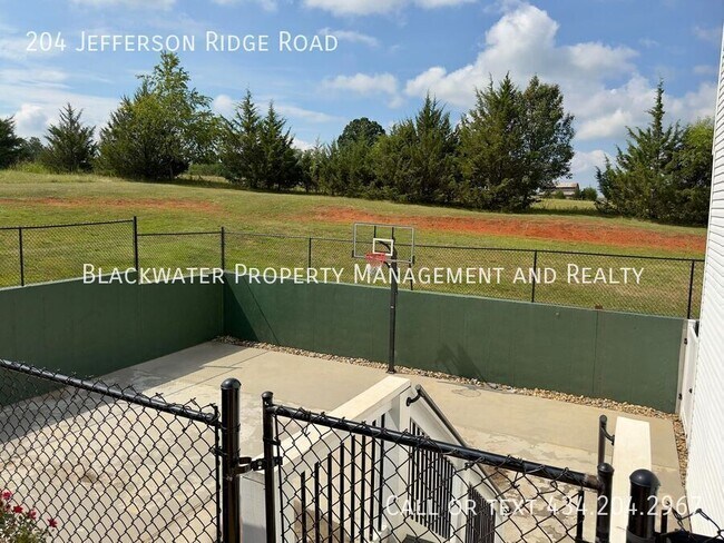 Building Photo - 204 Jefferson Ridge Rd