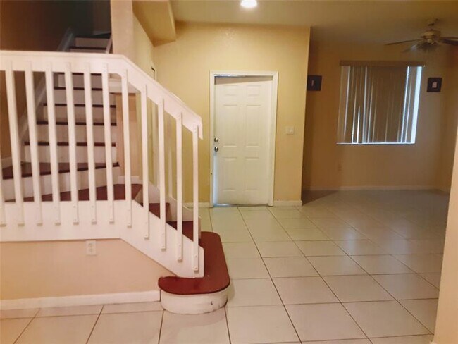 Foto del edificio - 1425 SE 24th Ct