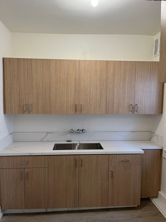 Building Photo - 1984 Park Grove Ave