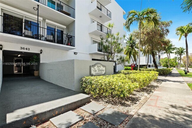 Foto del edificio - 3642 NE 171 St