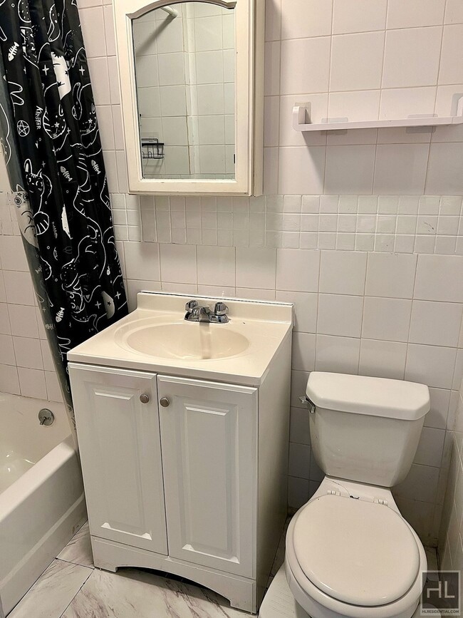 Building Photo - 2 BR 2 BA in Prime Bushwick