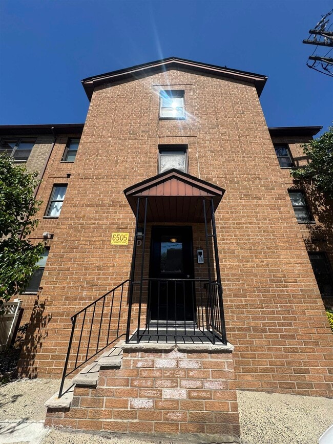 Building Photo - 6505 Liberty Ave