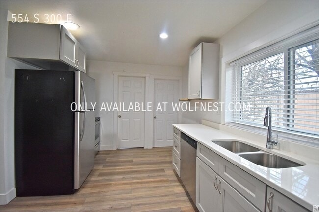 Building Photo - Remodeled 4 Bed Provo Home! No Deposit Opt...