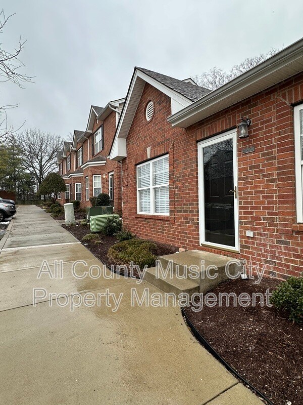 Foto del edificio - 1101 Downs Blvd