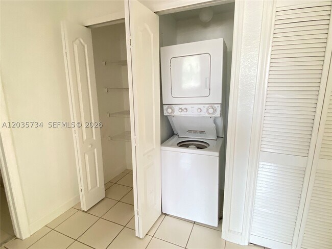 Foto del edificio - 1658 SE 28th Ct