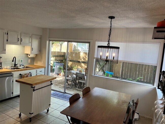 Building Photo - 7258 Coronado Cir