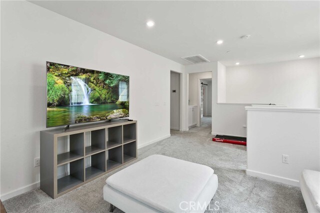 Foto del edificio - 460 W Buttercup Ln