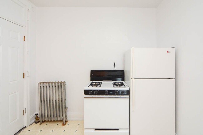 Building Photo - 2942 N Albany Ave