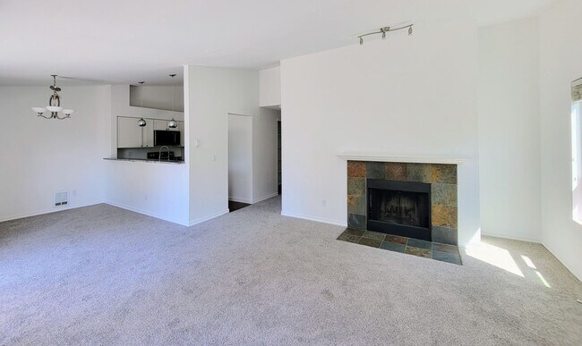 Foto del edificio - Newly updated condo in Sunn Fjord, close to everything!