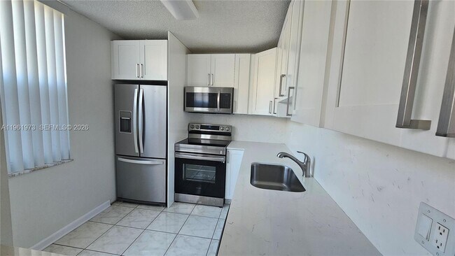 Foto del edificio - 9480 Tangerine Pl