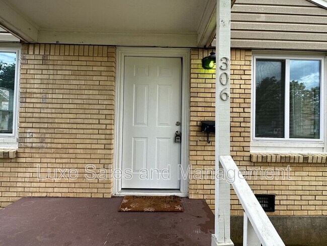 Foto del edificio - 306 E Key Blvd