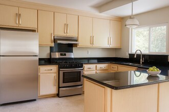 Building Photo - 3325 Glendora Dr