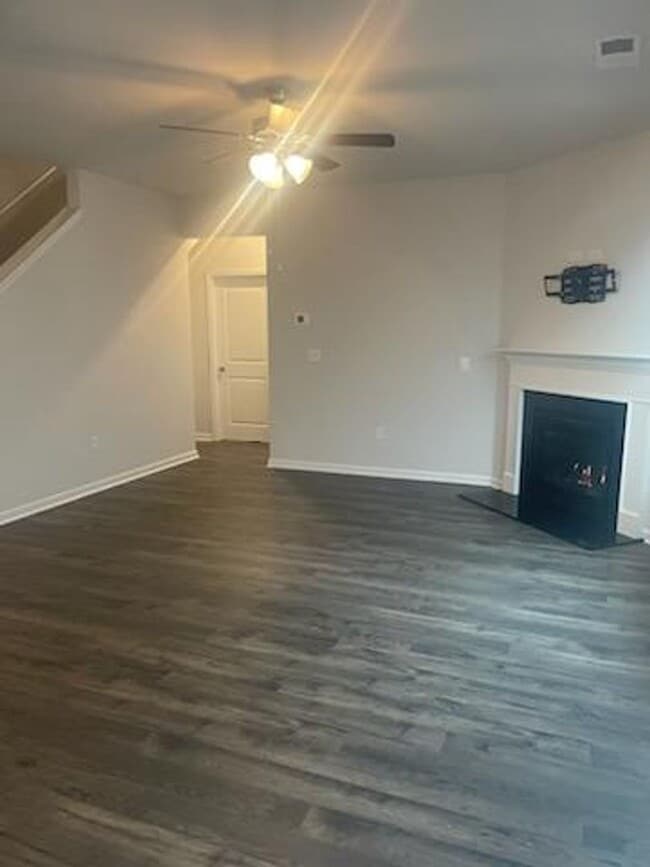 Building Photo - LIKE NEW HOME-NEIGHBORHOOD POOL, PICKLEBALL, CABANA,WALKING TRAILS