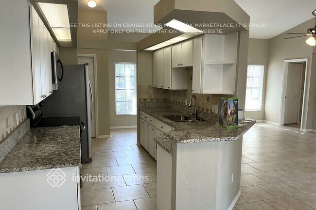 Foto del edificio - 23156 Hillsdale Ave