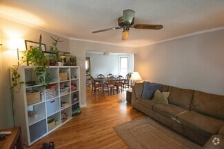 Building Photo - 1327 6th St NE