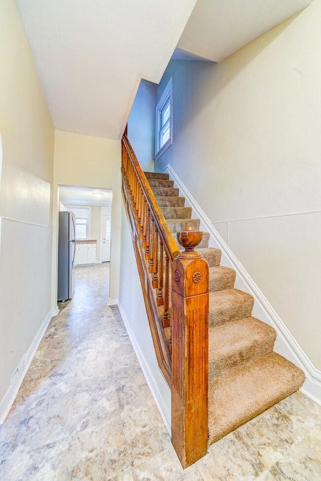 Building Photo - 433 Winton St