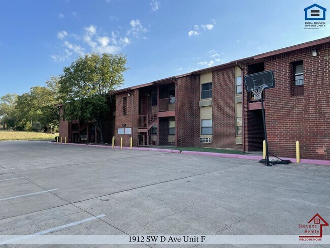 Foto del edificio - 1912 SW D Ave
