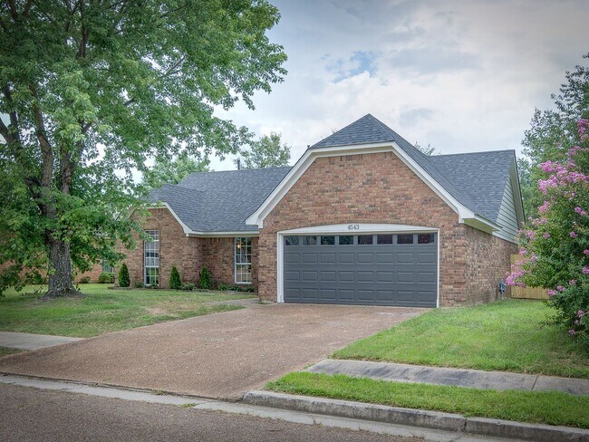 Building Photo - Fully Renovated 3BD/2BA!