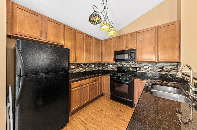 Foto del edificio - 633 Conservatory Ln