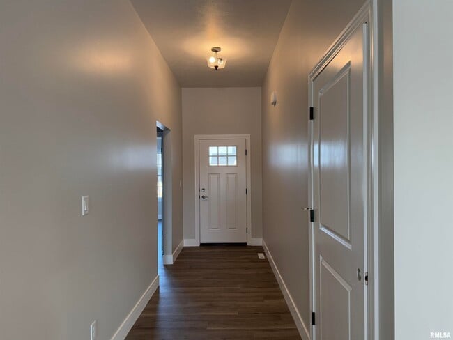 Building Photo - 1605 Blenheim Dr