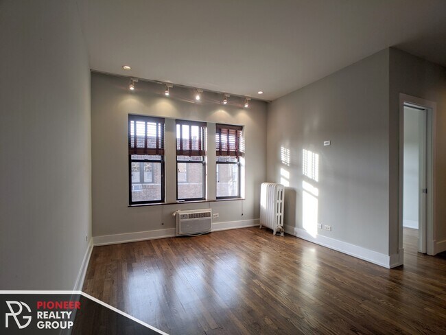 Foto del edificio - 736 W Addison St