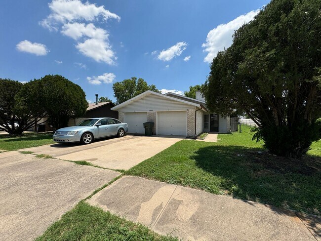 Foto del edificio - 2112 Hinkle Ave