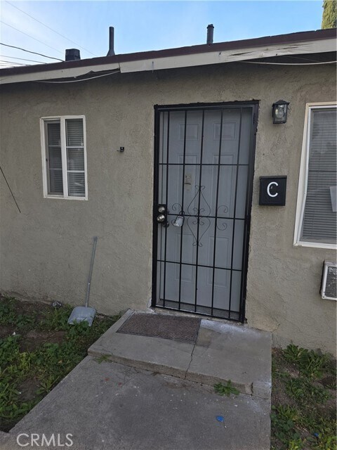 Building Photo - 2268 Genevieve St N