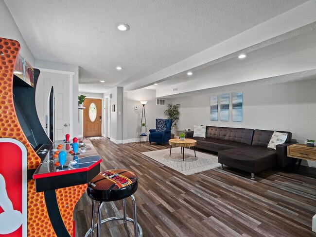 Foto del edificio - 829 Portage Lakes Drive