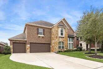 Building Photo - 25811 Oakwood Knoll Dr