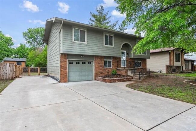 Building Photo - Spacious home near 55th st. S. and Broadway