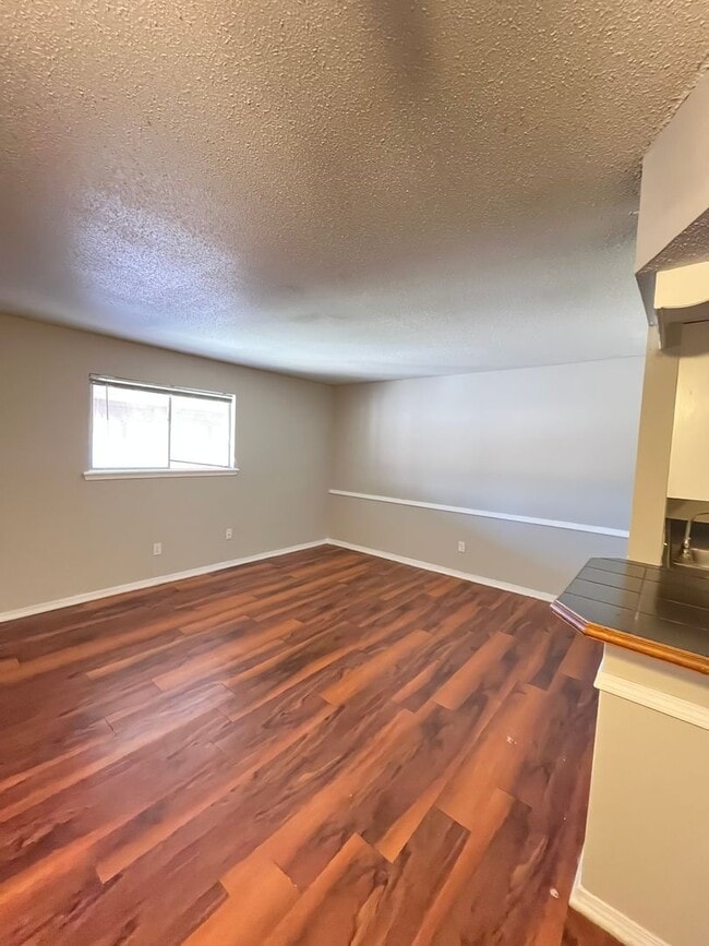 Foto del edificio - 1 Bed 1 Bath Apt NW OKC