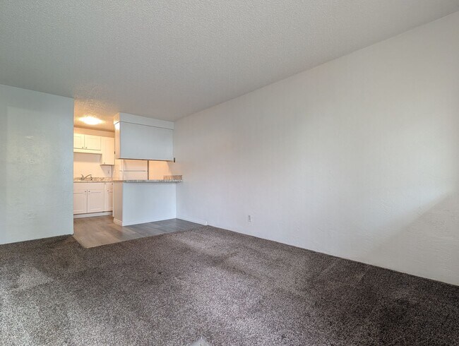 Foto del edificio - Updated 1-Bedroom, 1-Bath Apartment With On-site Laundry in Springfield!