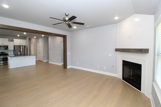 Foto del edificio - 427 Wagon Wheel Ave