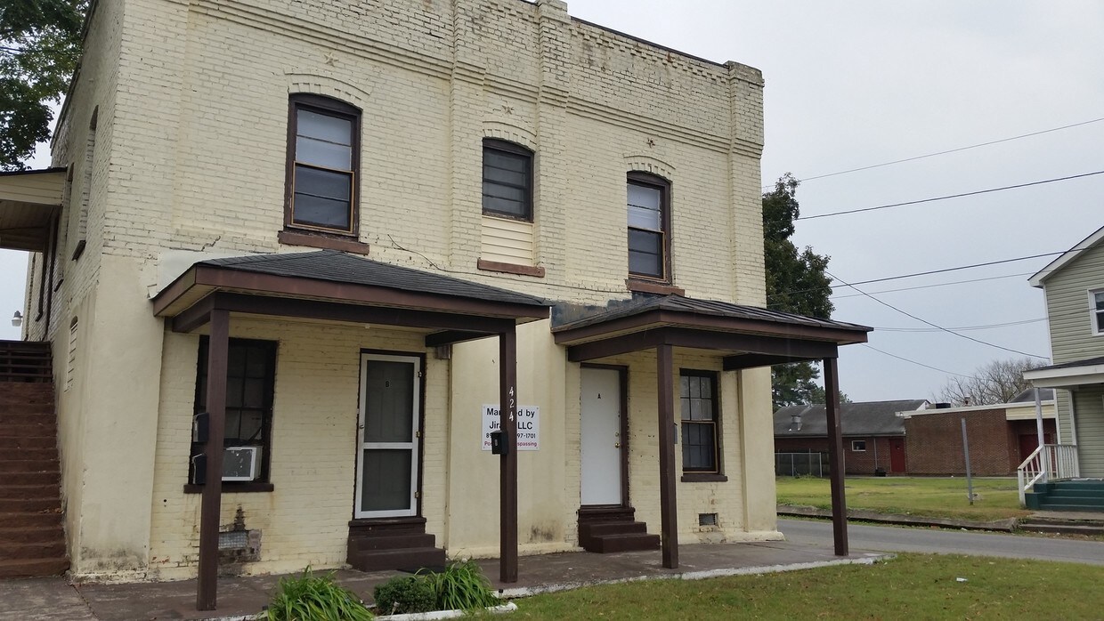 Primary Photo - 424 S Saratoga St