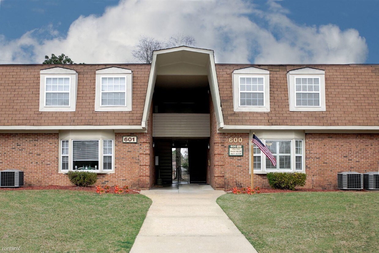 Primary Photo - 611 Brittany Pl