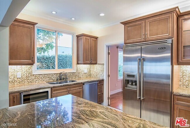 Building Photo - 3 br, 2 bath Condo - 530 N Bronson Ave