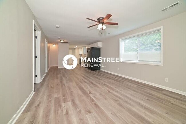 Foto del edificio - 3 Bedroom Pet-Friendly Home in Knoxville, TN with Main Street Renewal