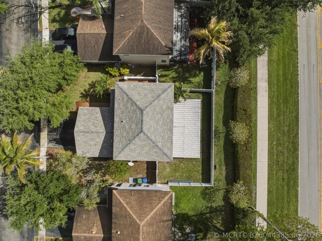 Foto del edificio - 310 NW 207th Way