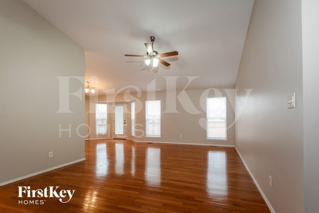 Foto del edificio - 14 Rivermeadows Dr