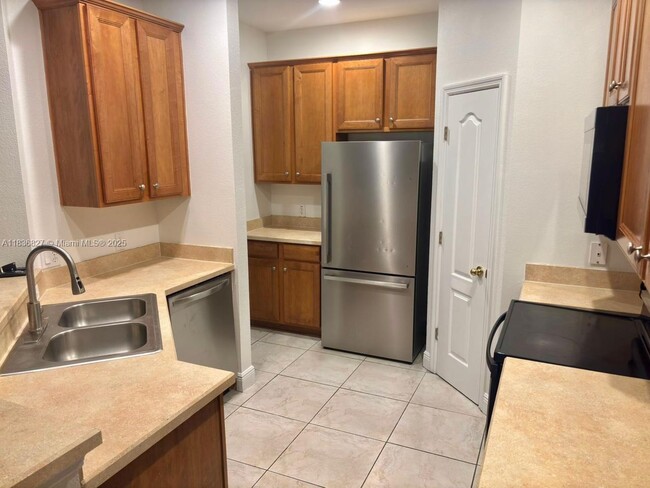 Building Photo - 2047 Estancia Cir