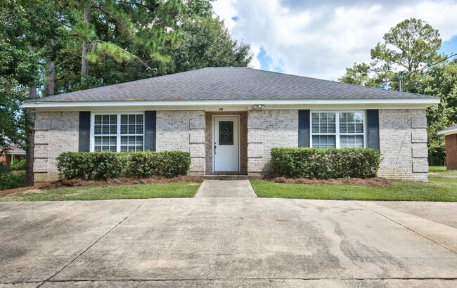 Building Photo - 1832 Westminster Dr