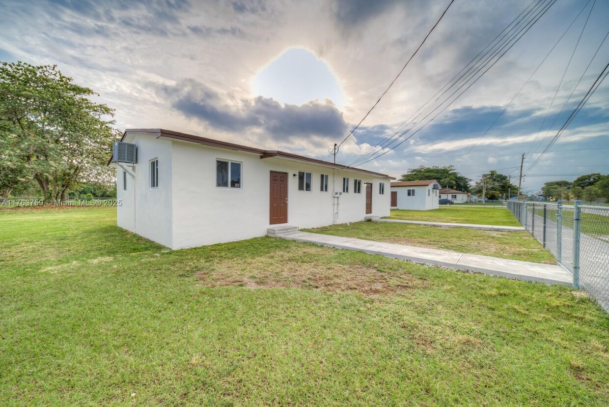 Primary Photo - 17715 SW 103rd Ave