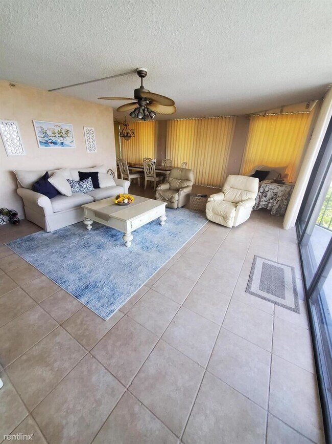 Foto del edificio - 2 br, 2 bath Condo - 899 Jeffery St Apt 702