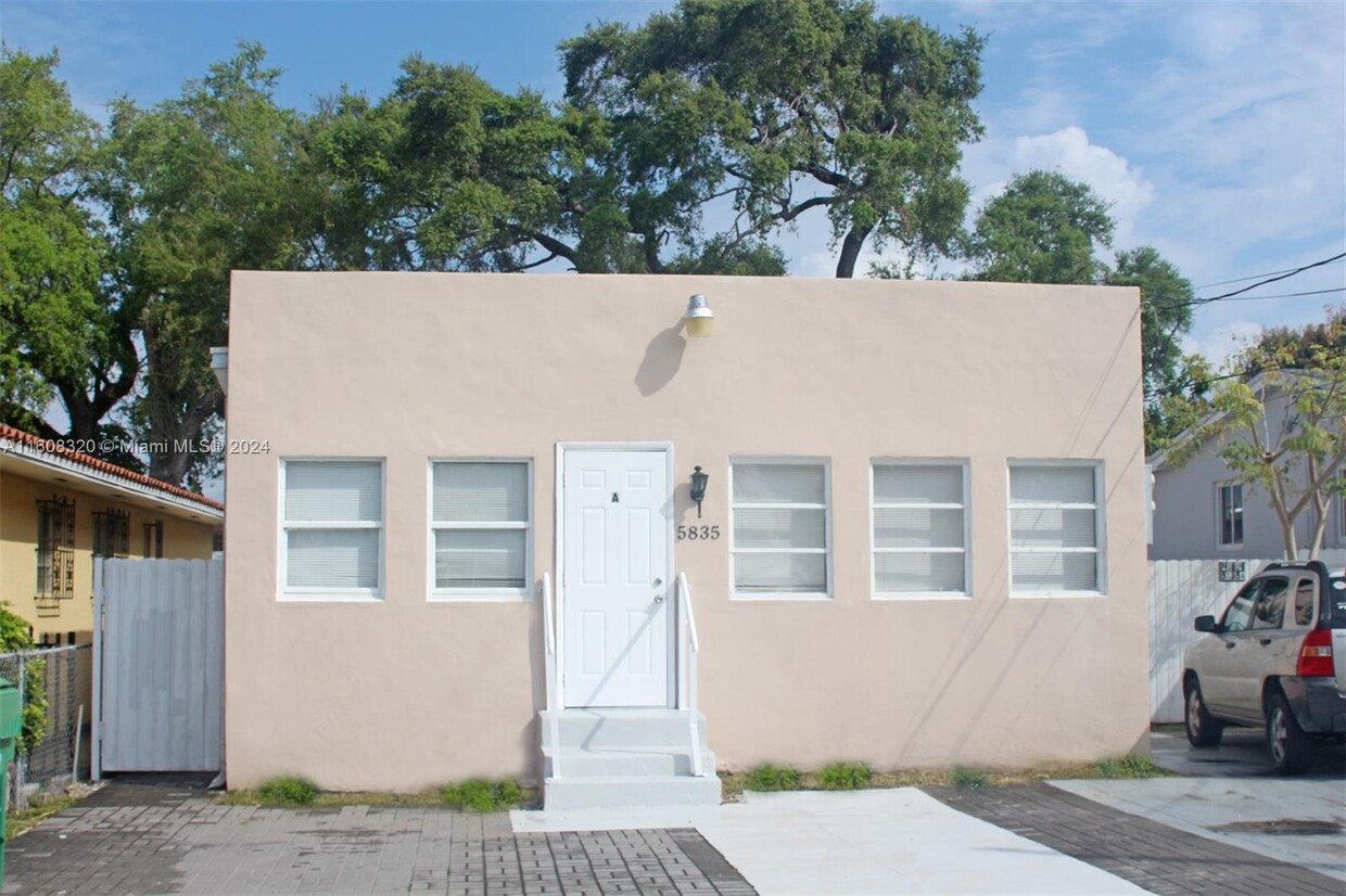Primary Photo - 5835 SW 4th St