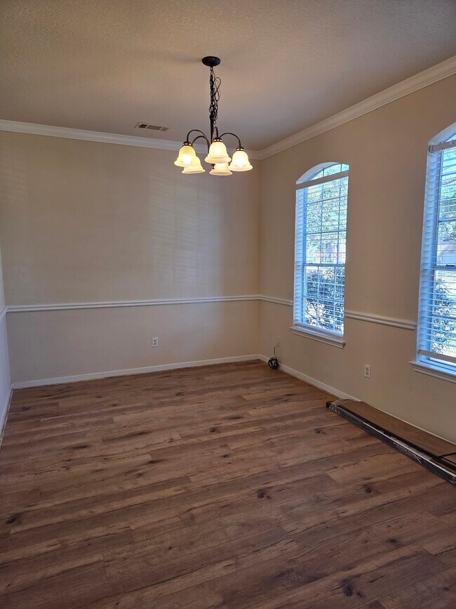 Building Photo - 5419 Bear Hunters Dr