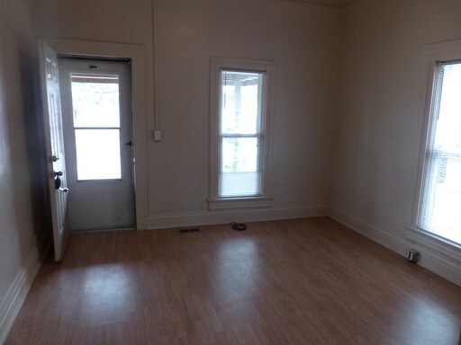 Building Photo - 1120 Pine St