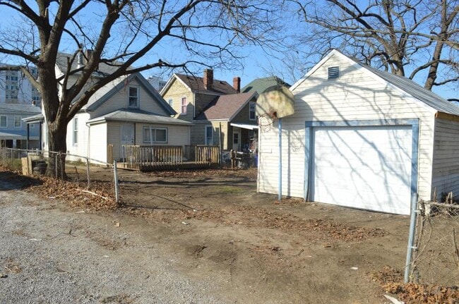 Photo - 2146 BENNINGHOFEN AVE House